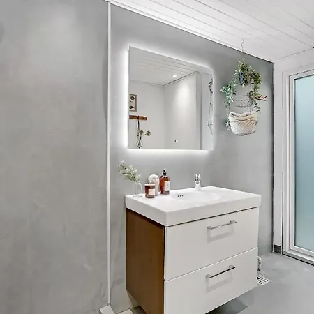 Pet Friendly In With Kitchen * Hals