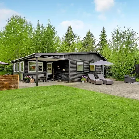 Pet Friendly In With Kitchen *