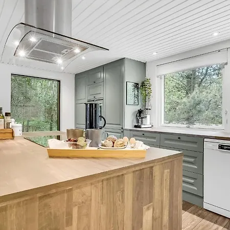 Holiday home Pet Friendly In With Kitchen