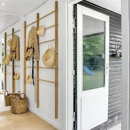 Pet Friendly In With Kitchen Holiday home