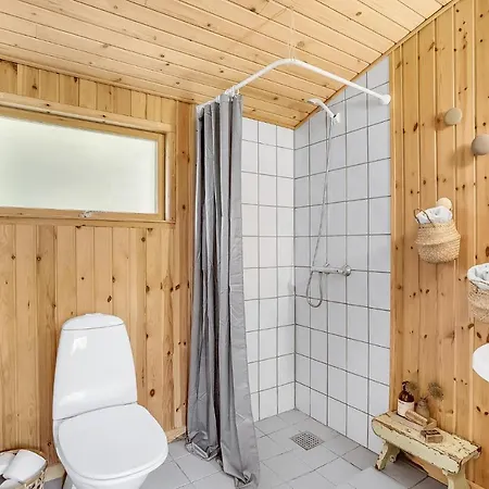 Holiday home Pet Friendly In With Kitchen Hals